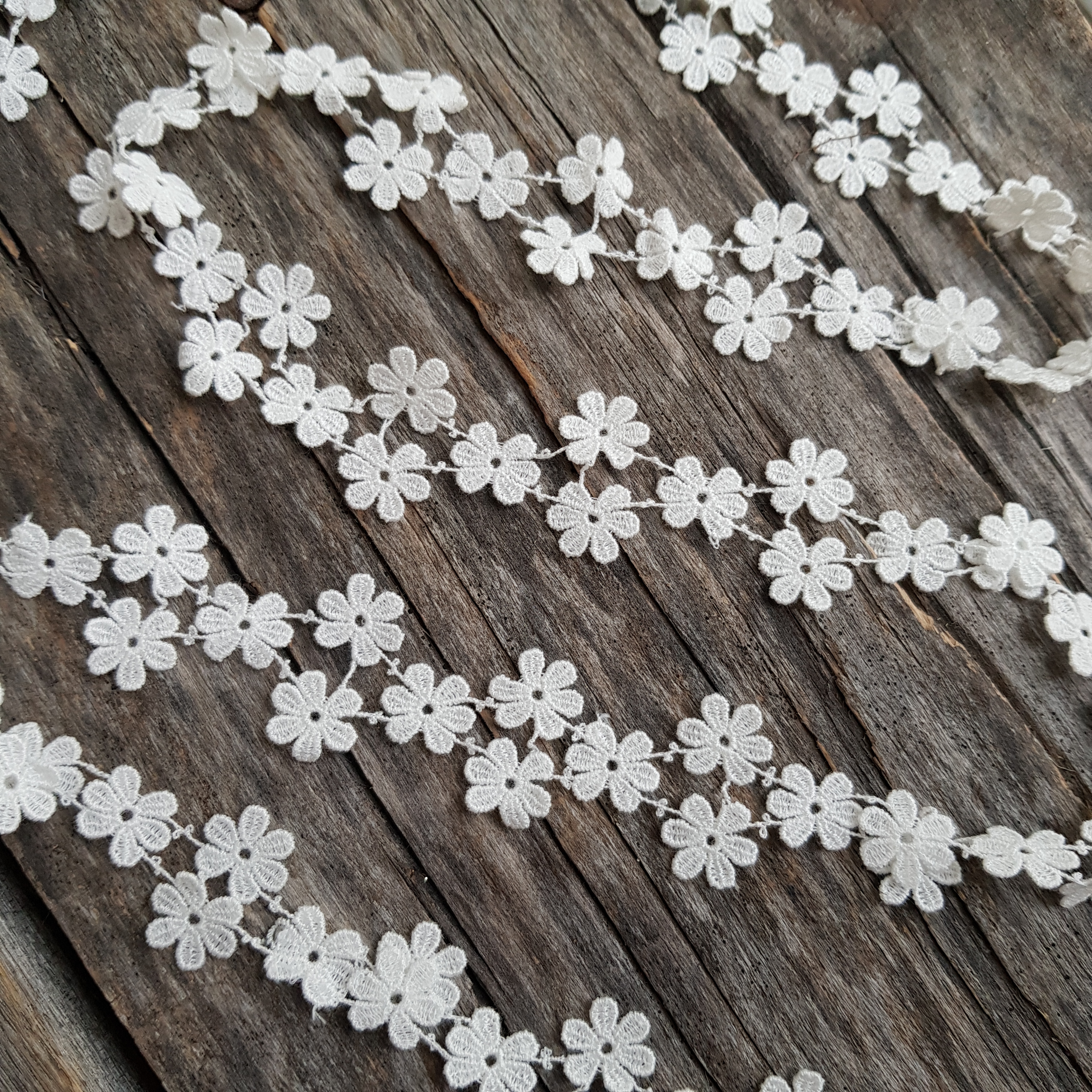 Кружево 3 см "Цветочки в ряд на двух ниточках", цвет белый